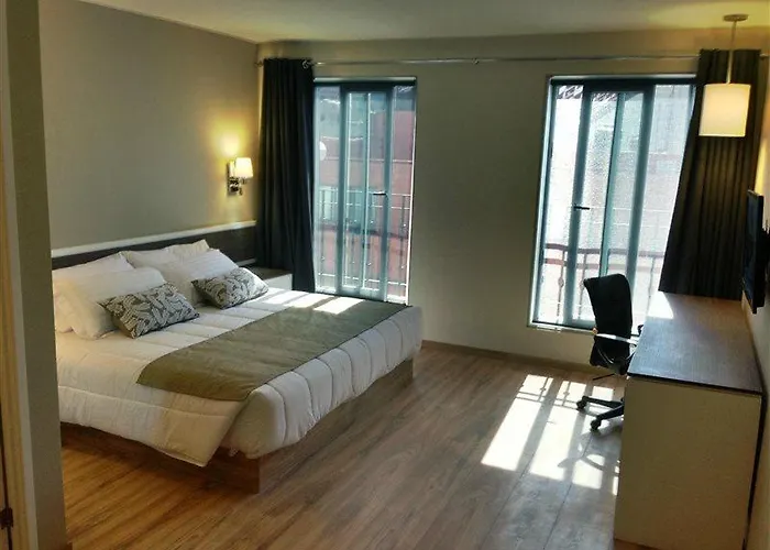 Plaza Revolución Hotel 4*