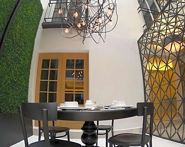 Hotel Plaza Revolución