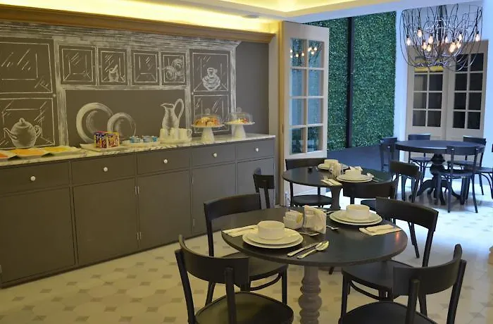 Hotel Plaza Revolución